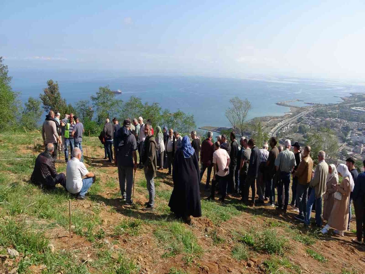 Mezar manzarası için tartıştılar: Bir kişi hastaneye kaldırıldı!