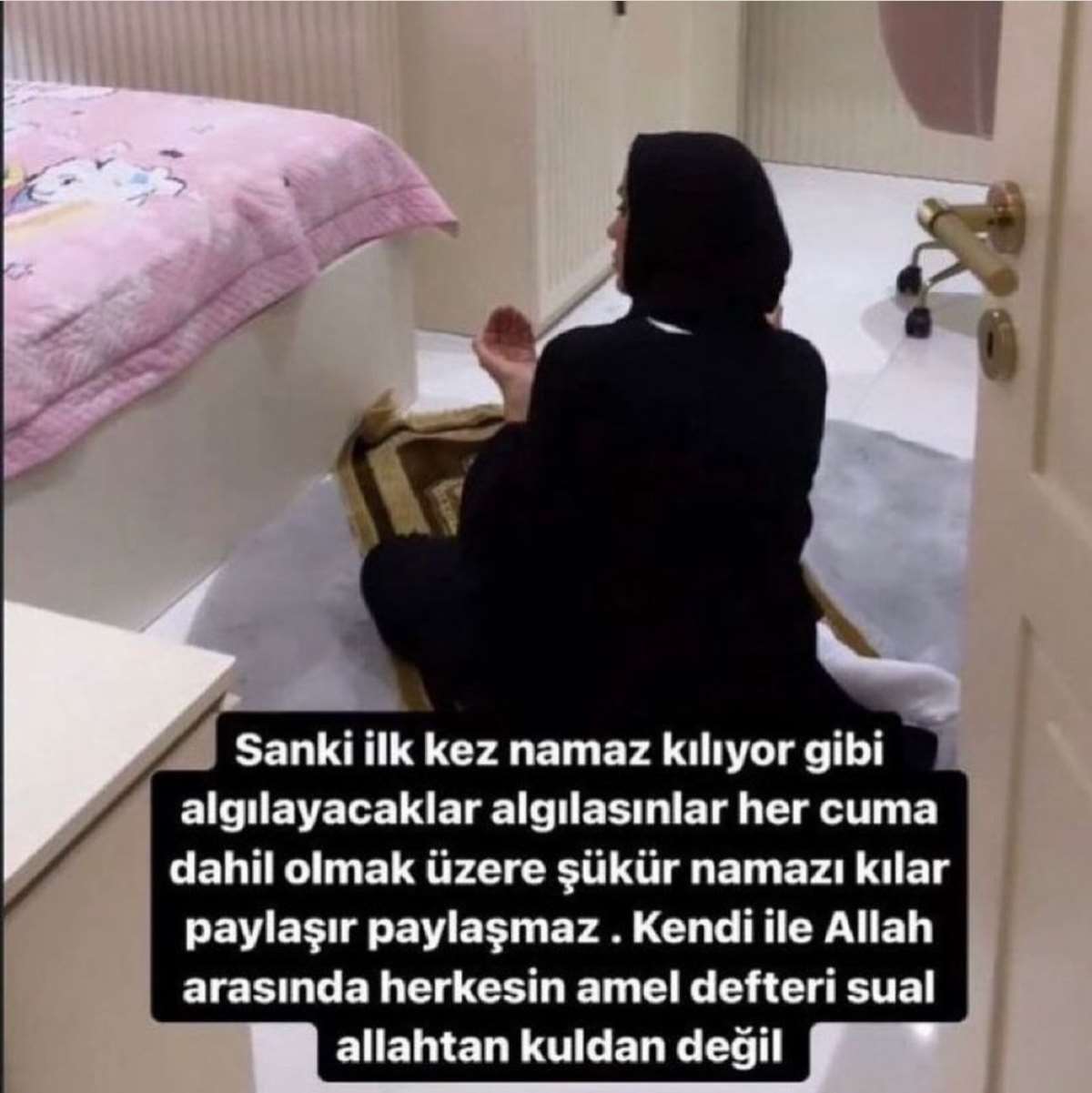 Dilan Polat kardeşi Sıla Doğu'nun namaz kıldığı fotoğrafı paylaştı