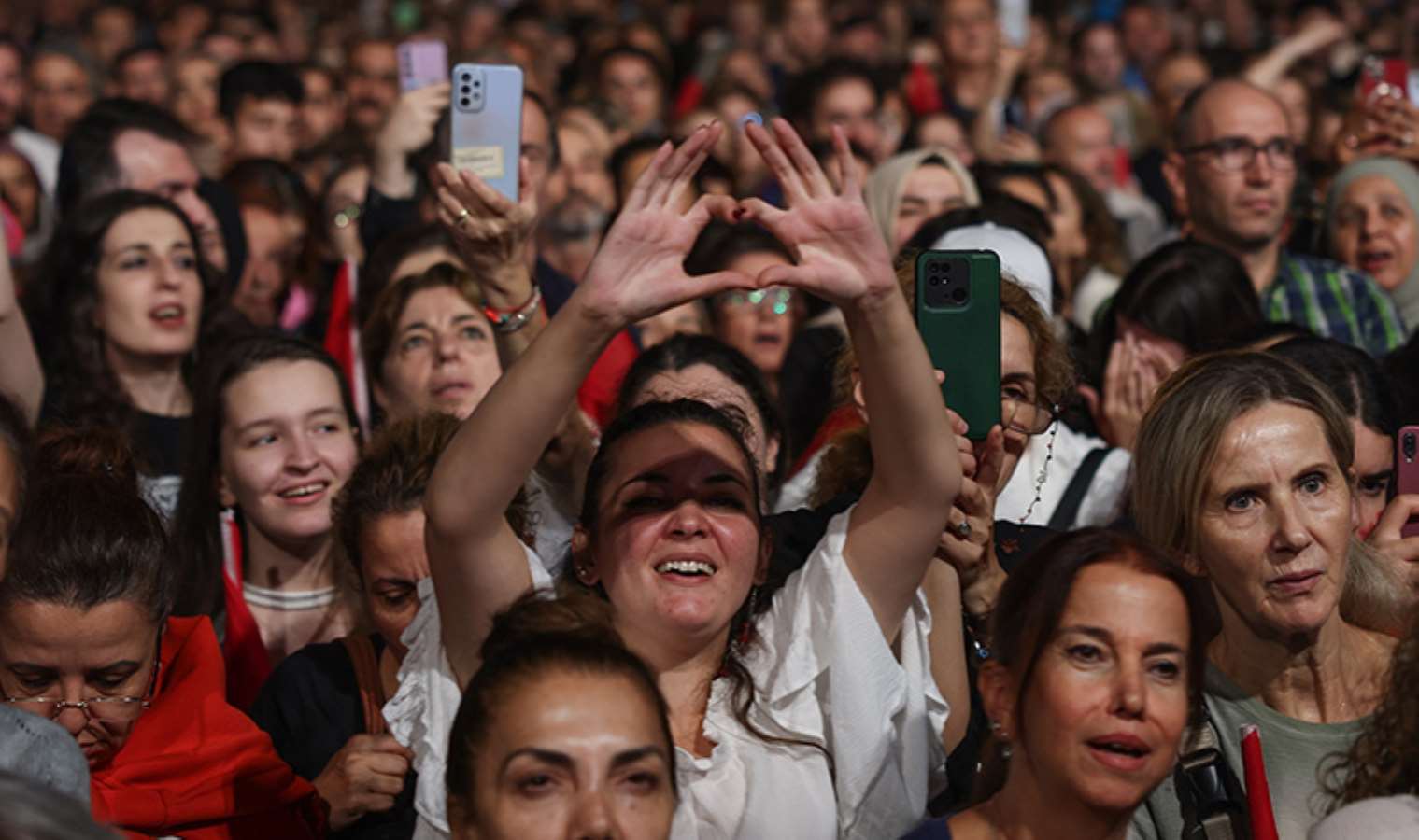 İstanbul'da Cumhuriyet Bayramı coşkusu: Her yer kırmızı-beyaz