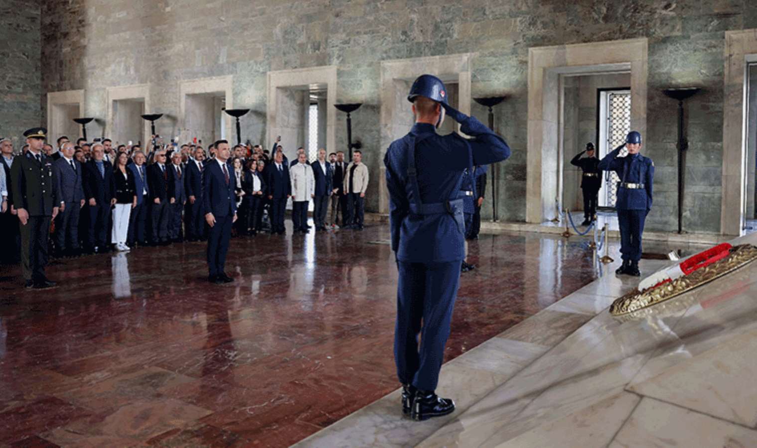 CHP İstanbul İl Başkanı Özgür Çelik ve yeni İstanbul İl Yönetimi'nden Anıtkabir'e ziyaret