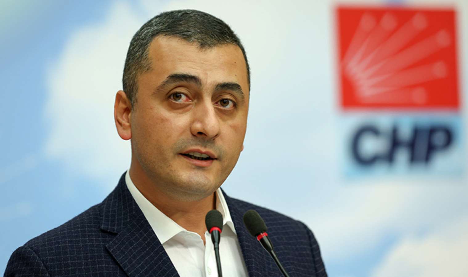 CHP'den tehdit edilen gazeteci Alican Uludağ'a destek: Yanındayız, tehditlere asla pabuç bırakmayız