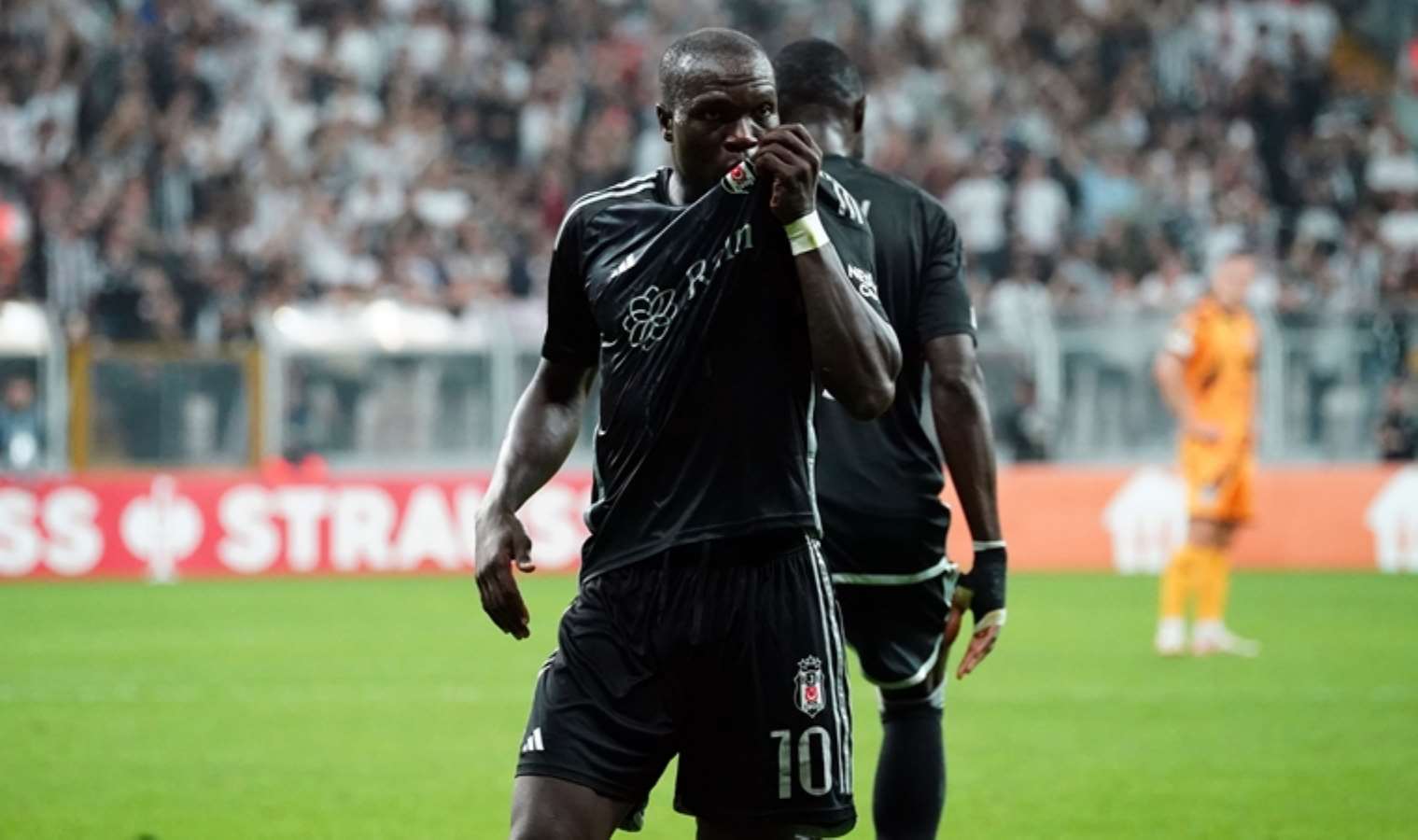 Vincent Aboubakar ve Cenk Tosun rekor için yarışıyor!