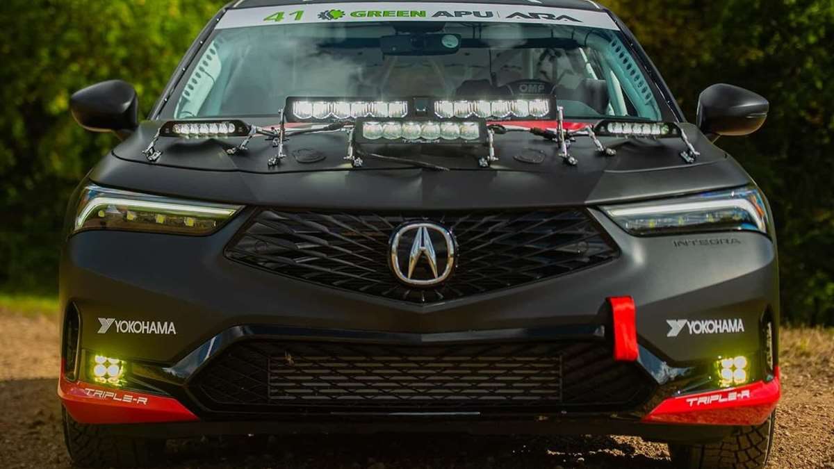 Honda yeni ralli aracını tanıttı