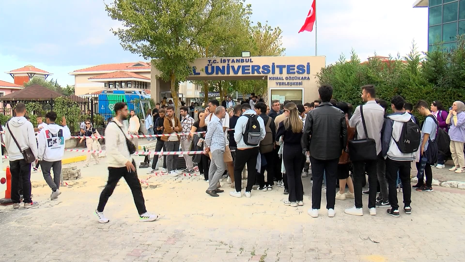 Arel Üniversitesi'nde 'servis ücreti' krizi: Öğrenciler tepki gösterdi