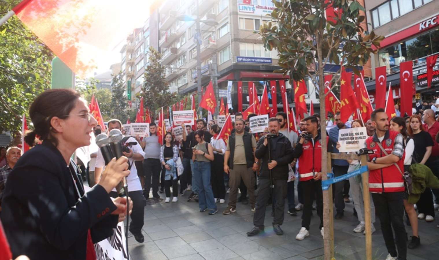 TKH'den Kadıköy'de 'Yeni bir Cumhuriyet, Sosyalist Türkiye' yürüyüşü