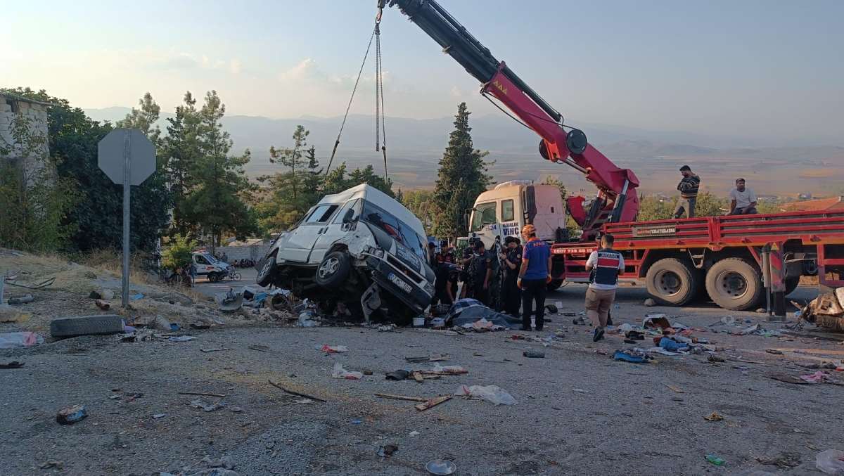 Gaziantep'te katliam gibi kaza: 5 ölü, 5’i ağır 17 yaralı