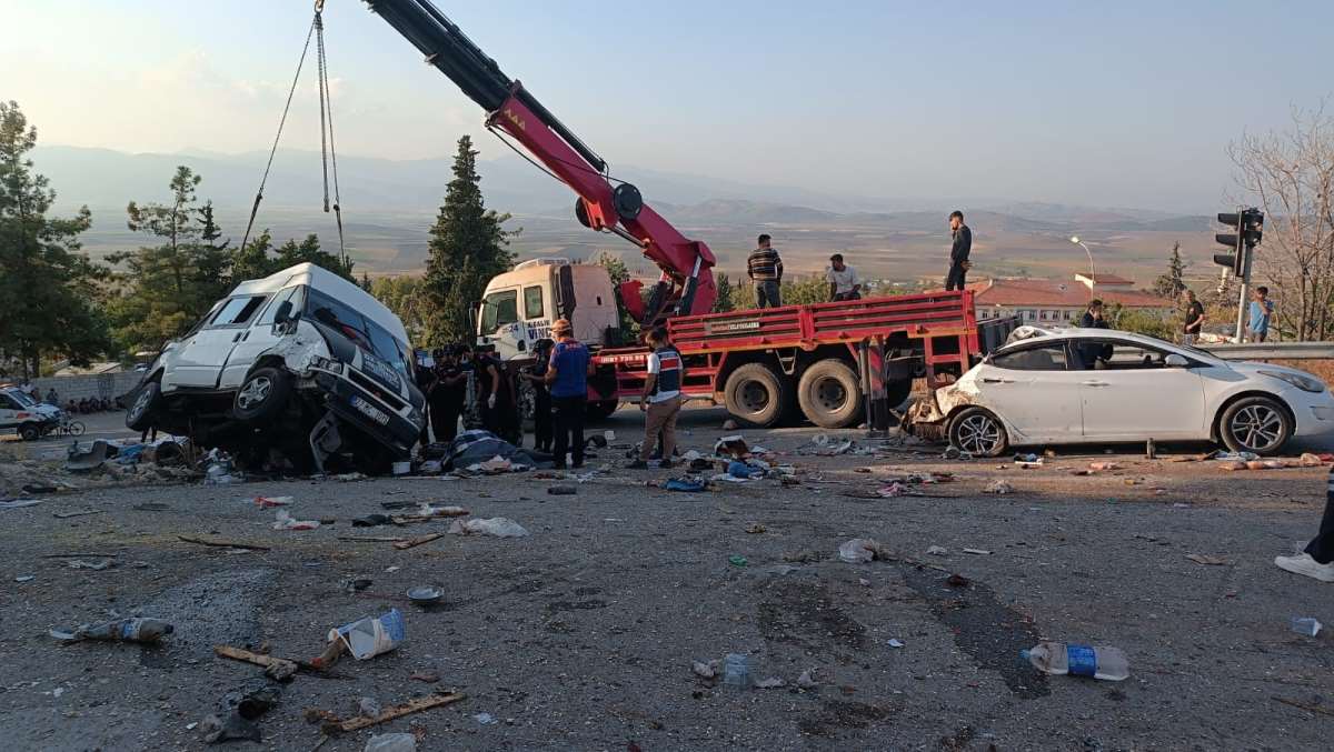 Gaziantep'te katliam gibi kaza: 5 ölü, 5’i ağır 17 yaralı