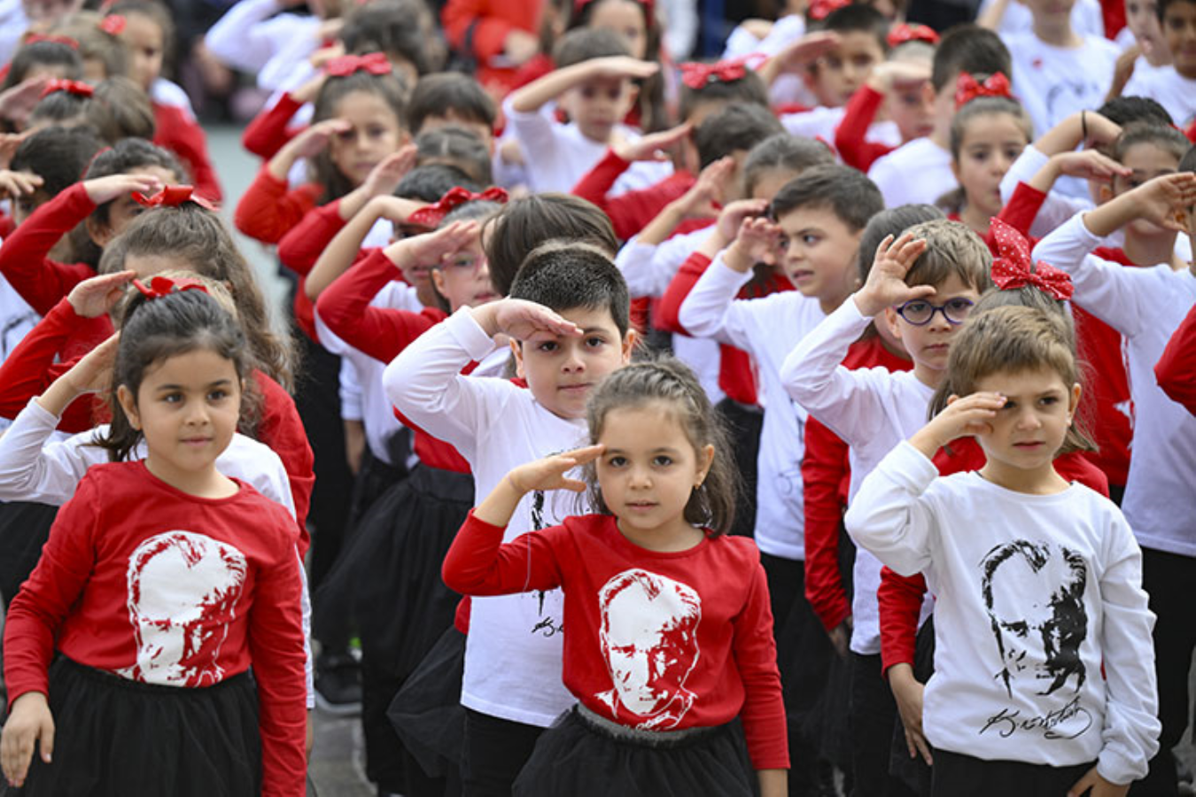 Cumhuriyet'in 100. yılı coşkuyla kutlanıyor: Milyonlar sokaklarda!