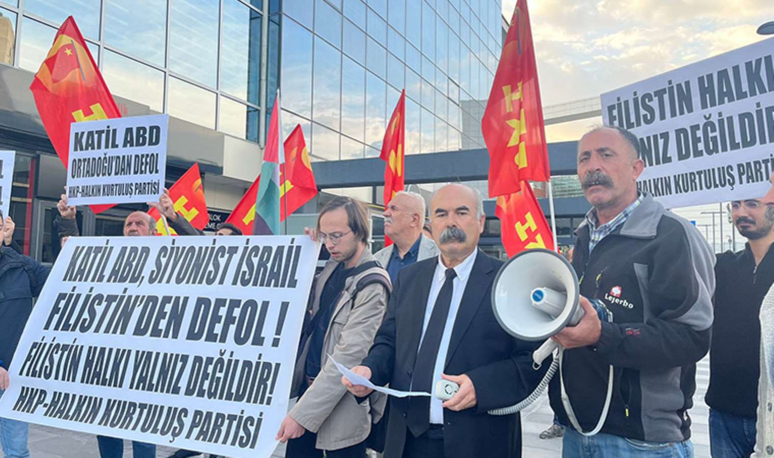 HKP, İsrail’in Gazze’ye saldırısını protesto etti: Süpürme ve soykırım hareketi