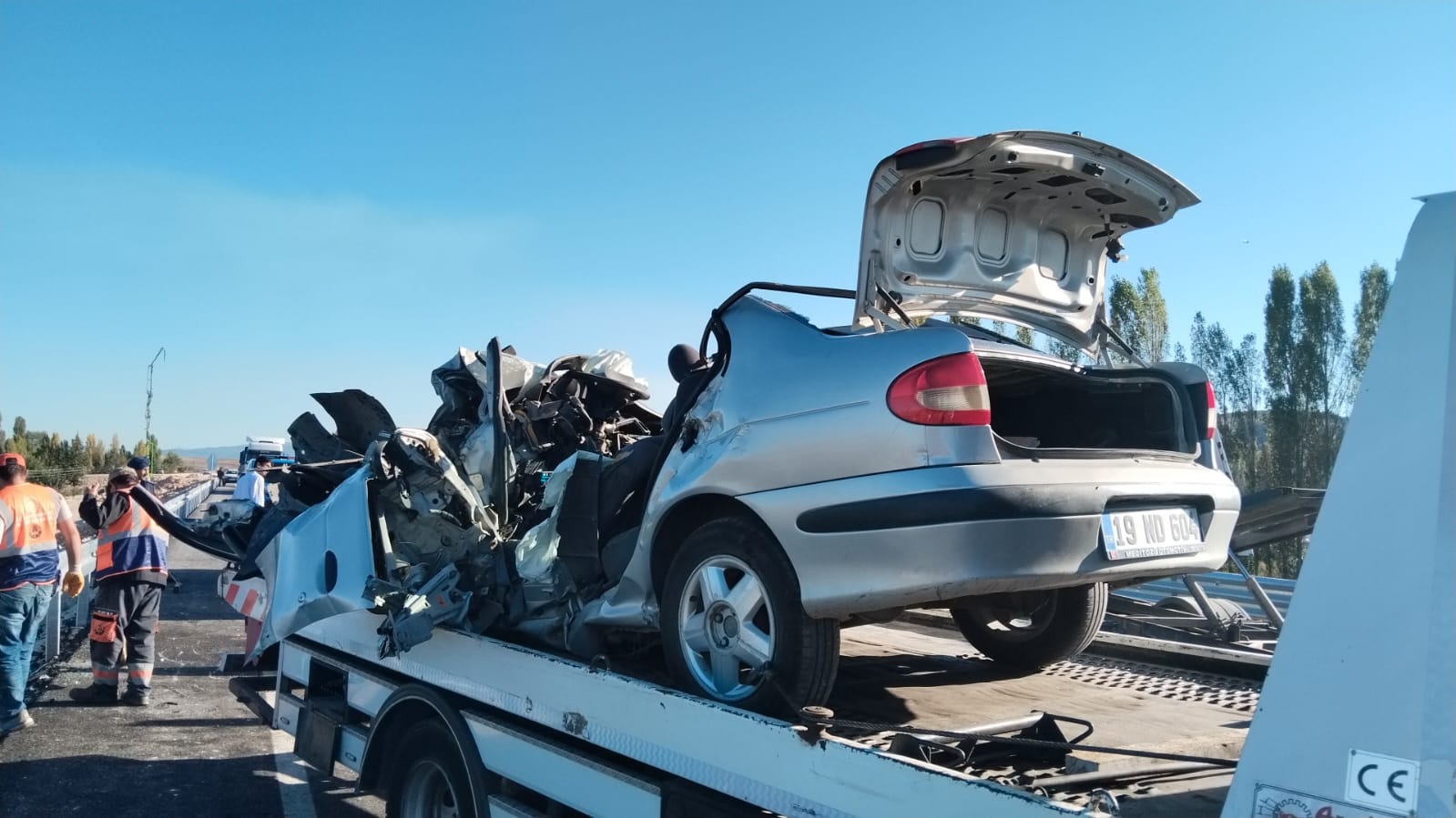 Çorum'da iki otomobil kafa kafaya çarpıştı: 1 ölü, 2 yaralı