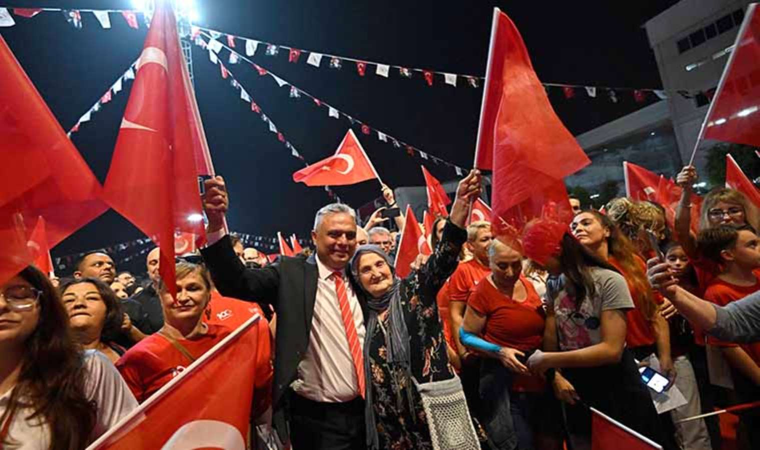 Antalya'da görkemli 100. yıl kutlaması: Sertab Erener konser verdi