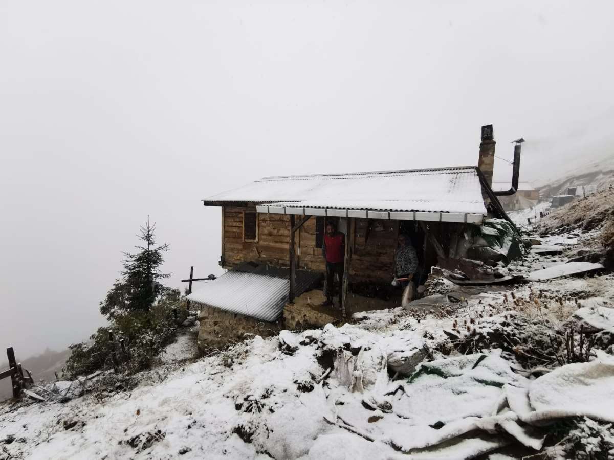 Zirveler beyaza büründü... Yurttaşa 'dönün' çağrısı