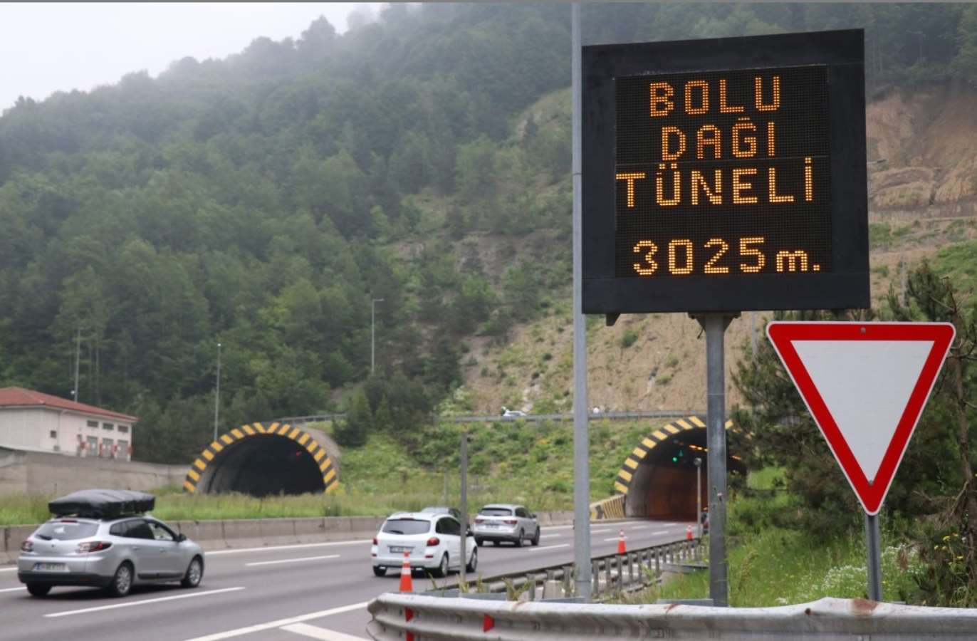 Bolu Dağı Tüneli ne zaman açılacak? Bolu Dağı Tüneli kaç km? Bolu Dağı Tüneli trafiğe açıldı mı?