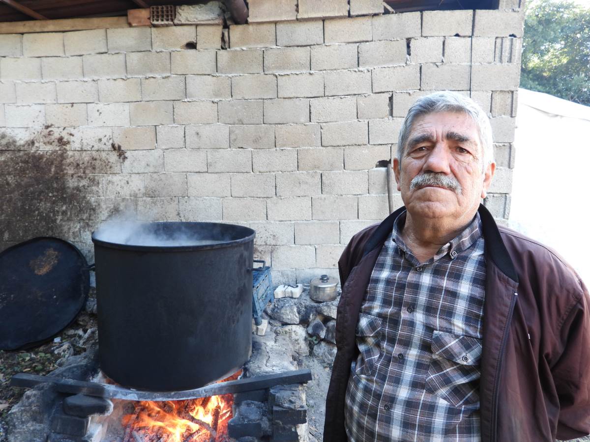 Eklem ağrılarına iyi geliyor... Binbir zahmetle üretiliyor, litresi 200 liradan satılıyor!