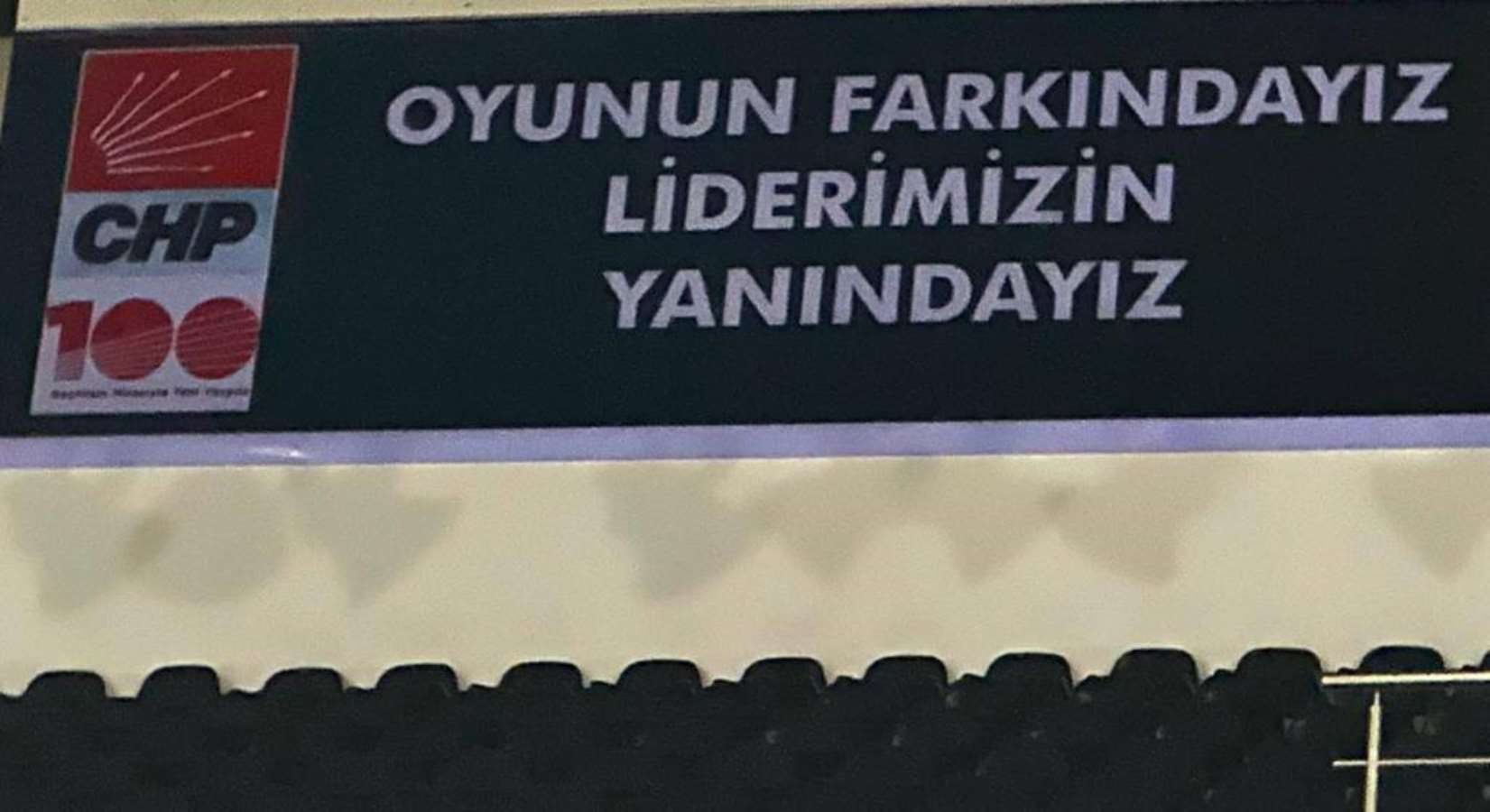 CHP kurultayının yapılacağı salonda dikkat çeken afiş!