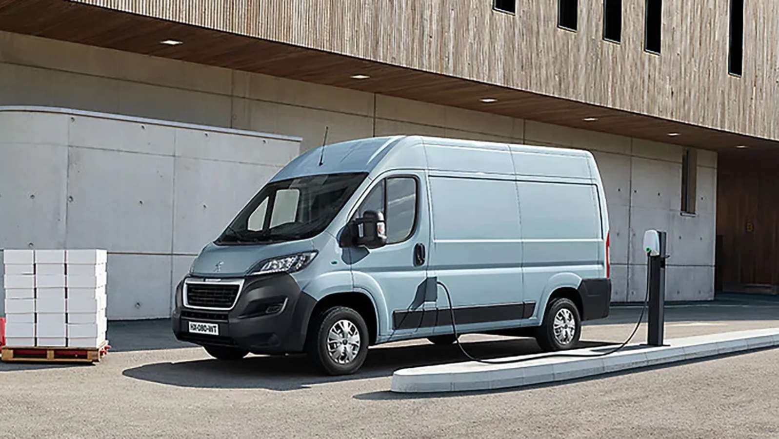 Peugeot hafif ticariler yenilendi: Elektrikli modellerle yakıt parası cepte kalacak!