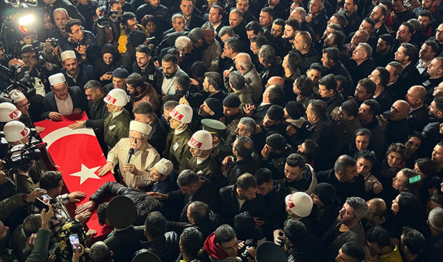 Manisa'daki şehit cenazesinde gerginlik