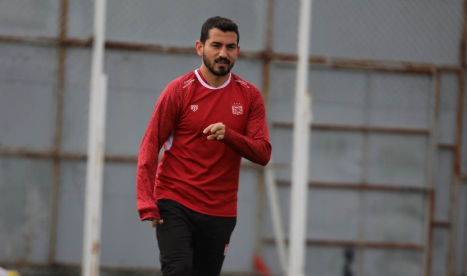 Maç sırasında paylaşım yaptı: Sivasspor'da Emrah Başsan'dan VAR tepkisi!