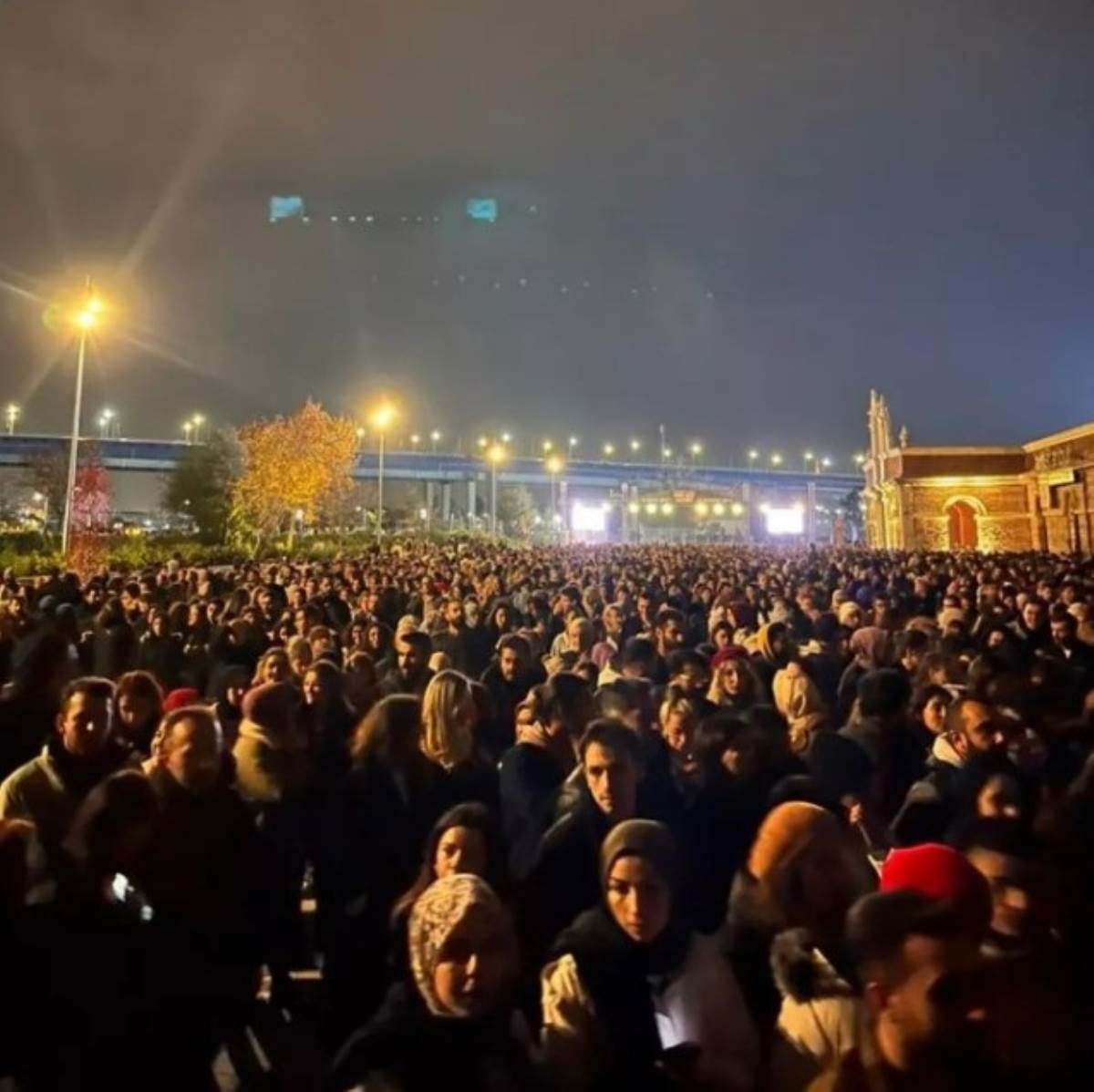 Seyircileri 3 saat bekletip konsere çıkmayan Melike Şahin'den yeni açıklama: 'Hedef tahtasına konuldum'