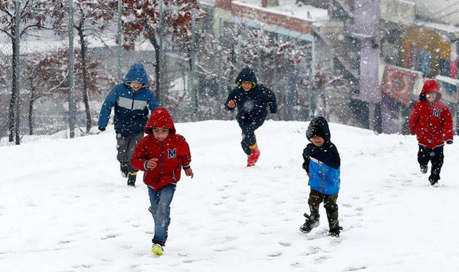 Yarın okullar tatil mi oldu? 8 Ocak Pazartesi günü okullar tatil mi edildi?