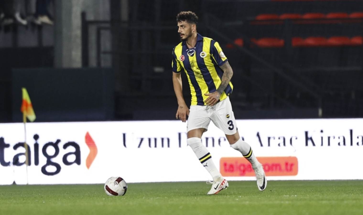 Son karar Fenerbahçe'de... Milli futbolcu Samet Akaydin'e sürpriz talip!