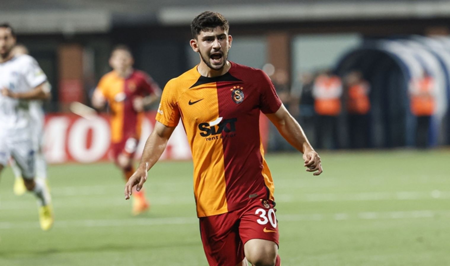 Geri döneceği iddia edilmişti: Yusuf Demir'den Galatasaray'a ihtarname!