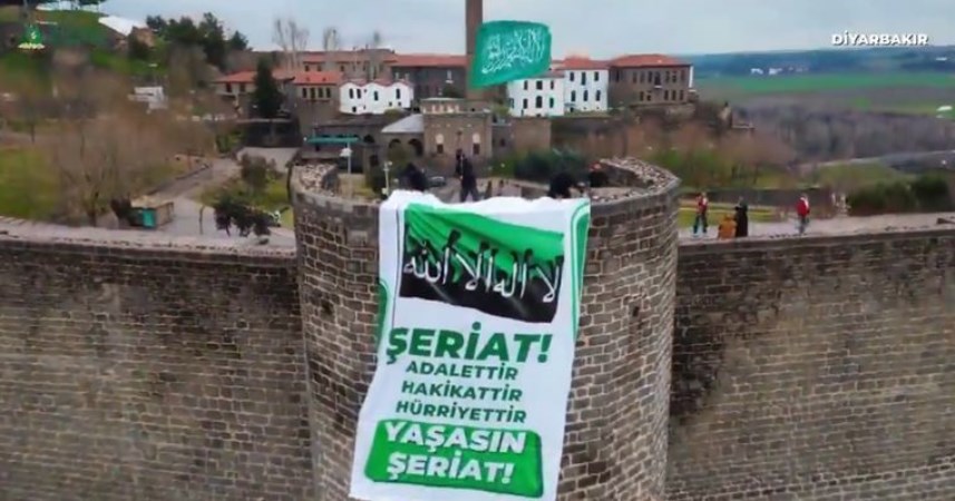 Konya'dan sonra Diyarbakır... Sokaklara 'Yaşasın şeriat' pankartları astılar