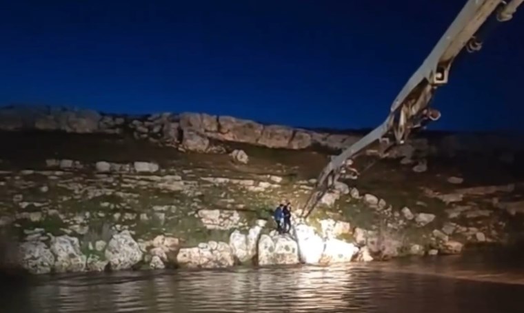 Şanlıurfa’da beton pompasının hortumu ile kurtarma operasyonu