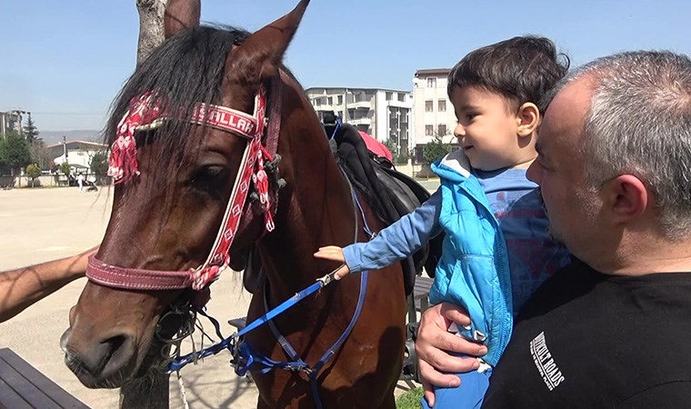 Oy kullanmaya atıyla geldi: 'Topraklarımız atla kazanıldı' - Son Dakika Türkiye Haberleri | Cumhuriyet