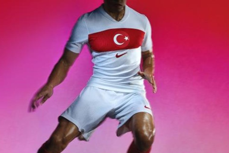 A Milli Takım'ın EURO 2024'te giyeceği yeni formaları resmen tanıtıldı