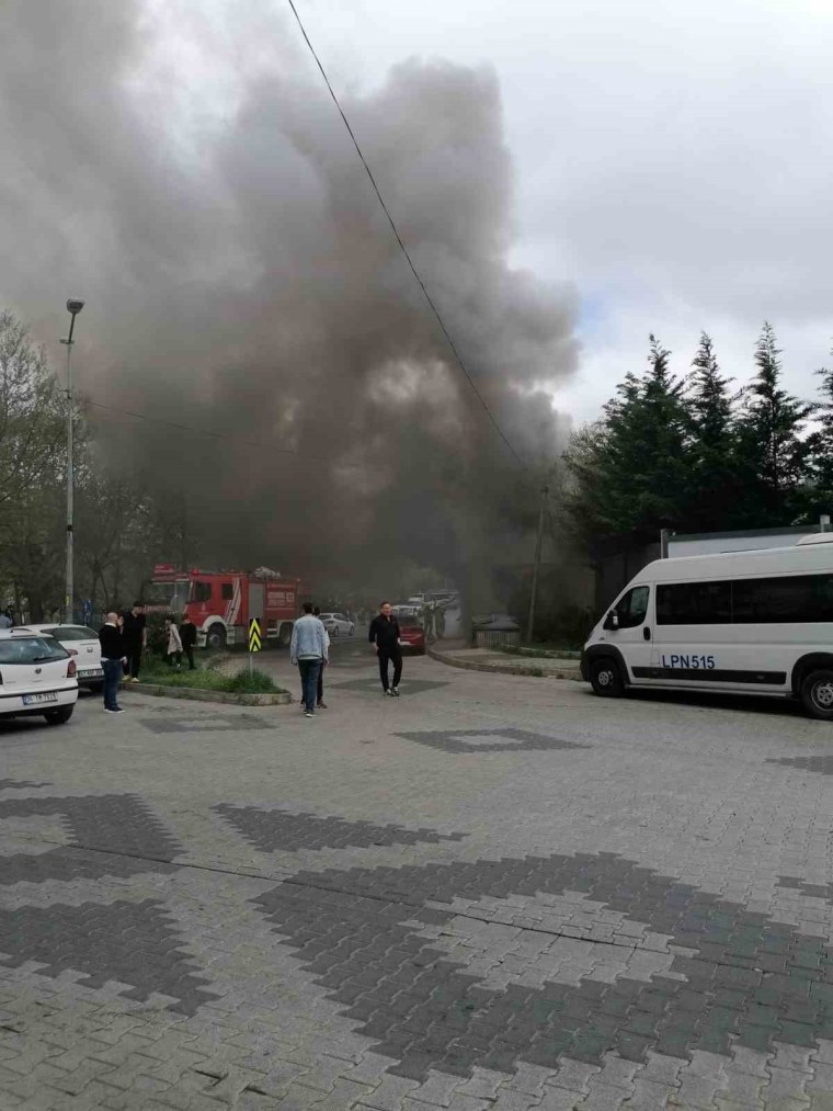 Beykoz’da büfe alev alev yandı