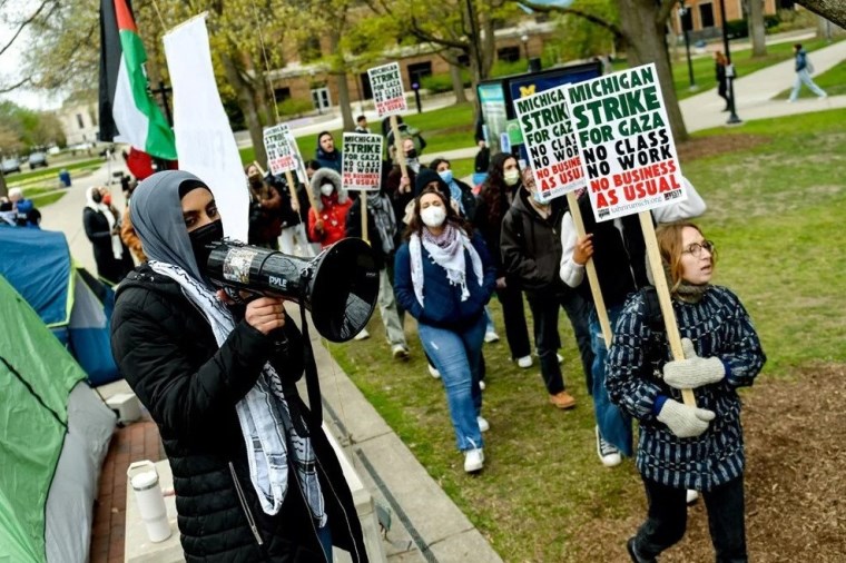 ABD'deki Duke Üniversitesi'nde Jerry Seinfeld'e Filistin protestosu