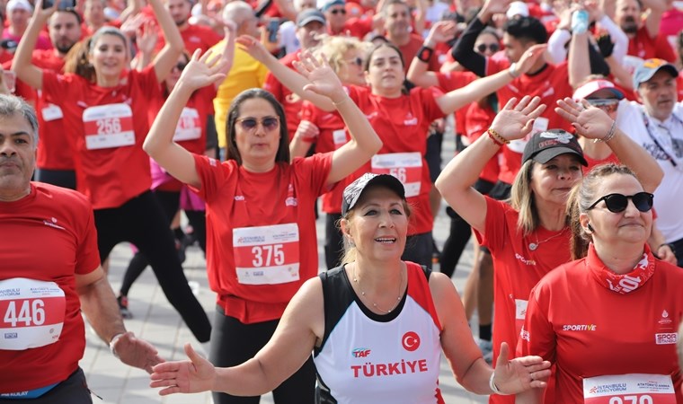 İstanbul’da binlerce kişi 19 Mayıs coşkusuyla koştu